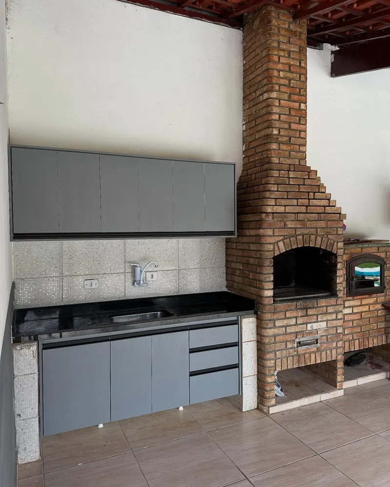 Área gourmet com churrasqueira de tijolo, projeto da A Fábrica